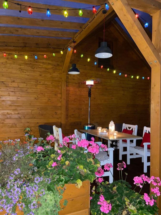 Forest House With Outdoor Hot Tub Jūrkalne Kültér fotó