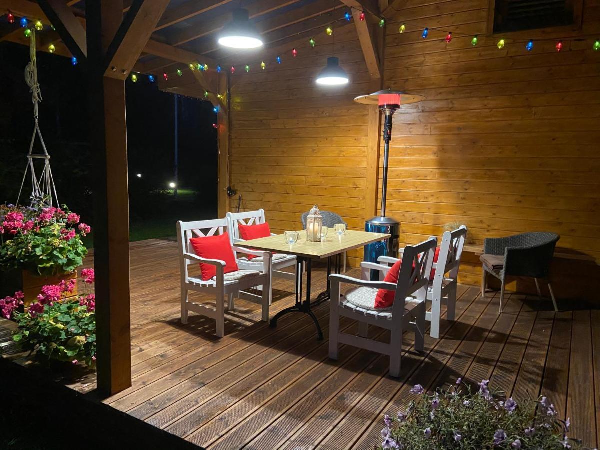 Forest House With Outdoor Hot Tub Jūrkalne Kültér fotó