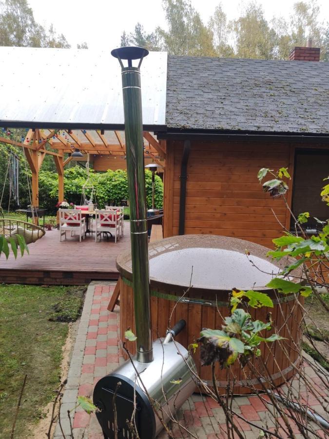 Forest House With Outdoor Hot Tub Jūrkalne Kültér fotó