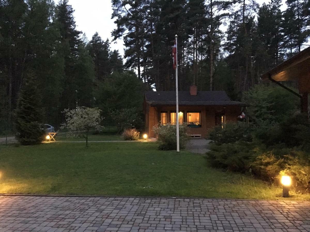 Forest House With Outdoor Hot Tub Jūrkalne Kültér fotó