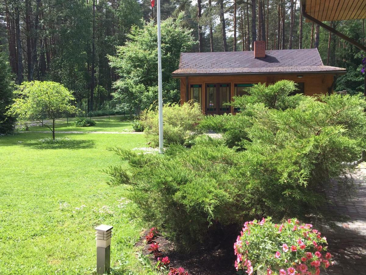 Forest House With Outdoor Hot Tub Jūrkalne Kültér fotó